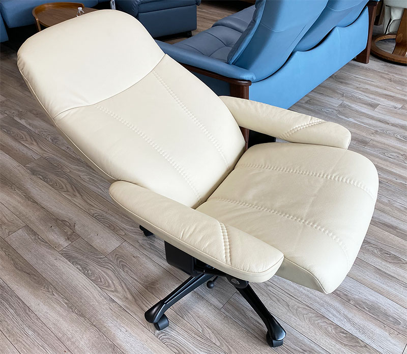 Stressless Consul Executive Office Desk Chair Recliner in Batick Cream Leather